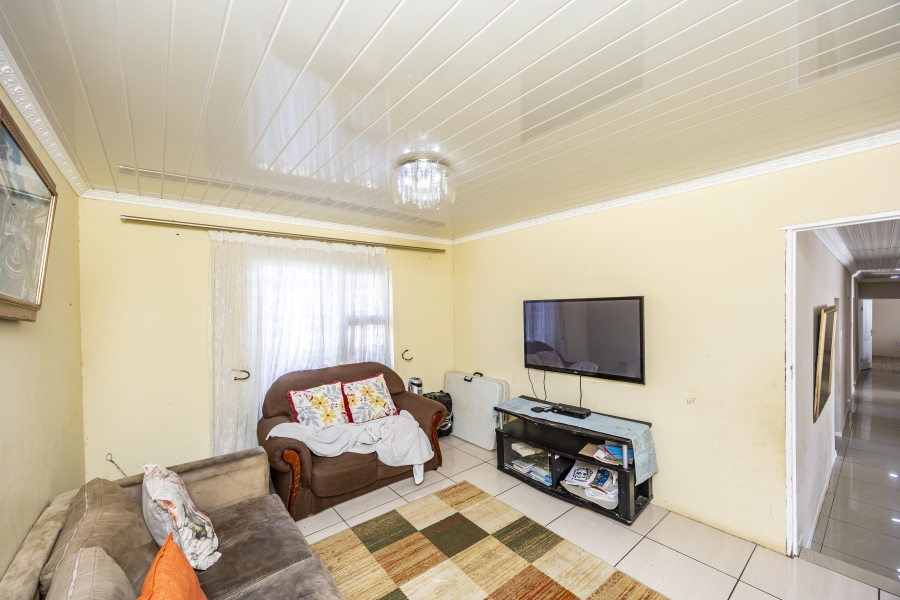 5 Bedroom Property for Sale in Summerpride Eastern Cape